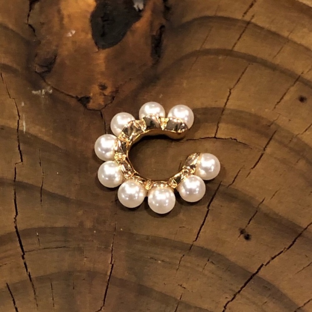 Clasina Pearl Ear Cuff Set! - Picture 4 of 6